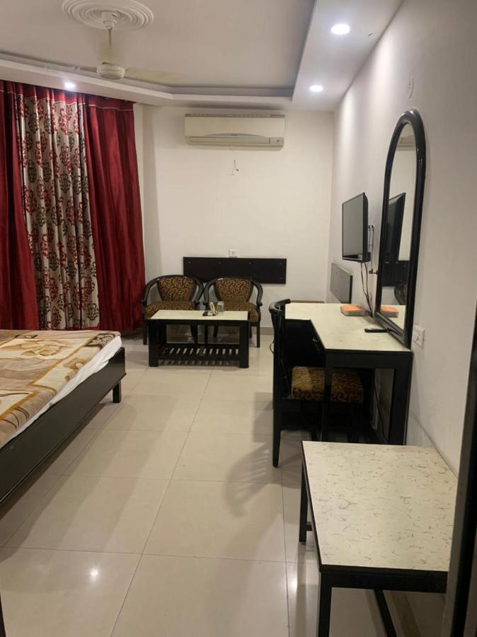 Hotel Raman'S Jagādhri Exterior foto