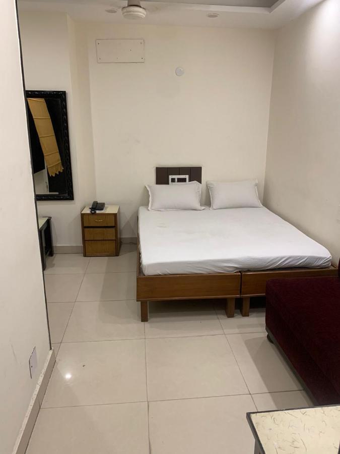 Hotel Raman'S Jagādhri Exterior foto